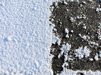 融雪剤『雪解け一番手』液状タイプ　米国航空宇宙材料規格AMS1431D適合の高品質融雪剤　使用時の融雪状況２枚目